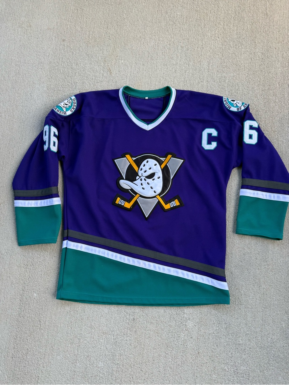 Mighty Ducks Men’s Large Ice Hockey Jersey #96 Charlie Conway Stitched Patches